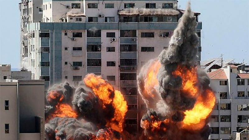 Un ataque israel&iacute; destruye un edificio con oficinas de medios extranjeros en Gaza