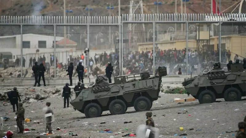 La UE advierte a Marruecos mientras siguen entrando migrantes en Ceuta