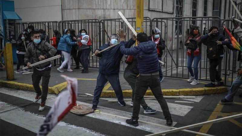 V&aacute;ndalos fujimoristas matan a simpatizante de Castillo en choques