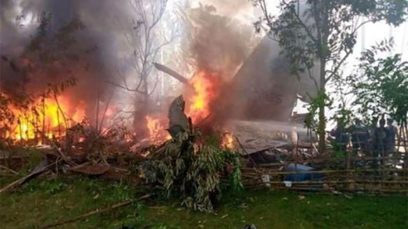 Aumentan a 50 los fallecidos en el accidente de un avi&oacute;n militar filipino