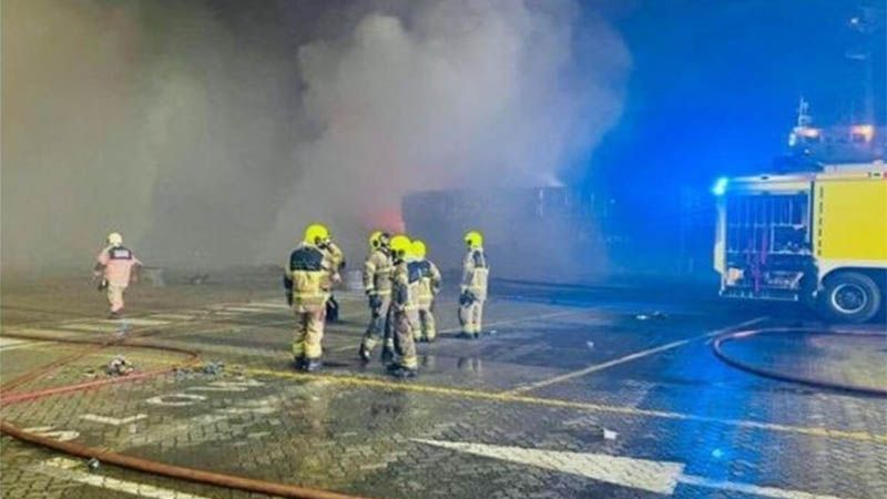 Controlado el incendio en el puerto de Dub&aacute;i tras una explosi&oacute;n