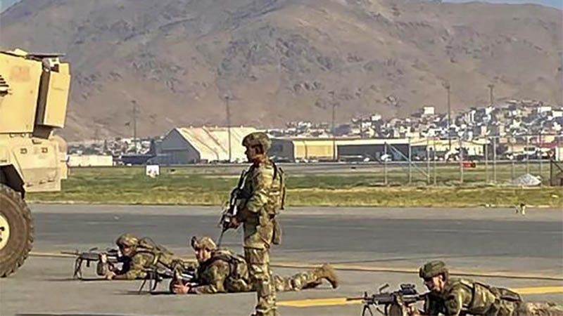 EEUU controla el aeropuerto de Kabul y los talibanes sus inmediaciones