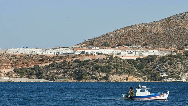 Grecia inaugura su primer campamento para migrantes “cerrado”