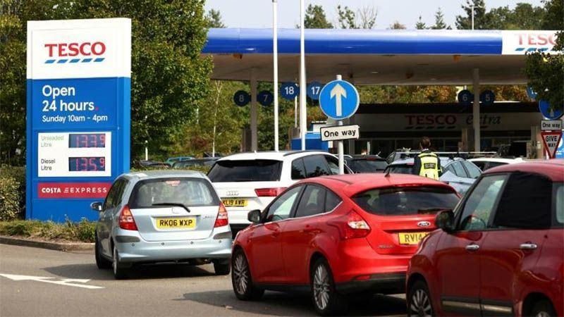 Reino Unido sufre escasez de combustible y la oposici&oacute;n achaca la crisis al Gobierno de Boris Johnson