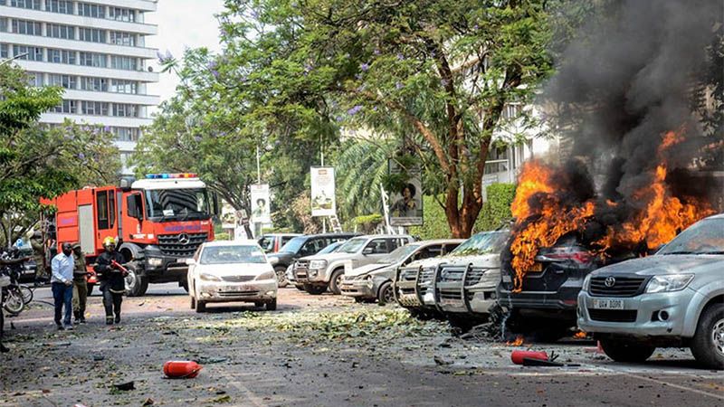 Tres civiles mueren y 33 sufren heridas por doble ataque suicida en Uganda