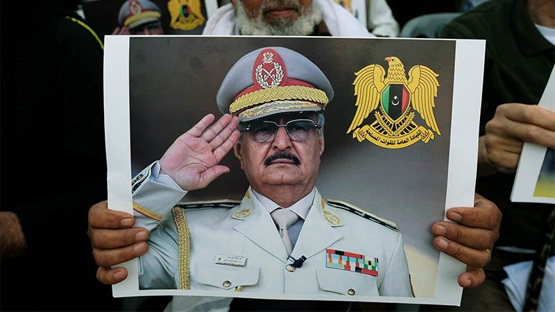 El general Jalifa Haftar, condenado a muerte por un tribunal militar libio