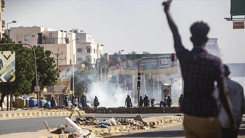 Tres muertos y cientos de heridos en Sud&aacute;n en las protestas contra el poder militar