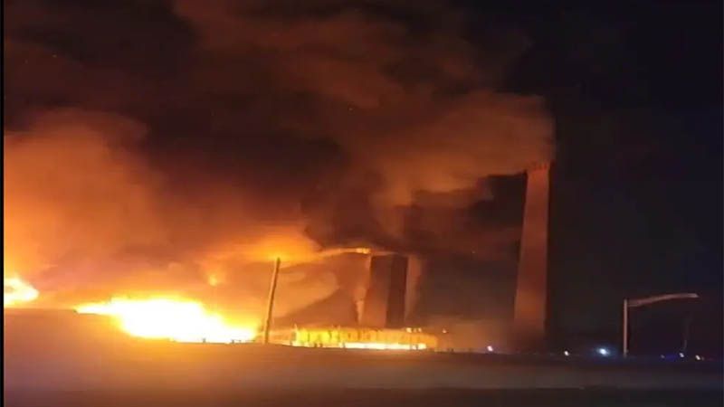 Un incendio arrasa una planta química en Nueva Jersey