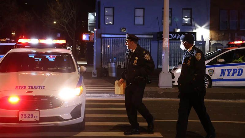 Dos muertos, uno de ellos polic&iacute;a, en un tiroteo en Nueva York