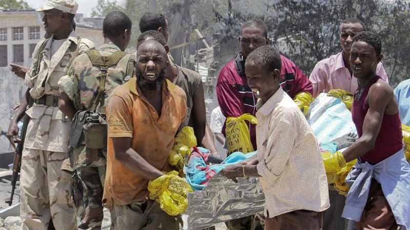 M&aacute;s de cuatro muertos por la explosi&oacute;n de una bomba en el centro de Somalia