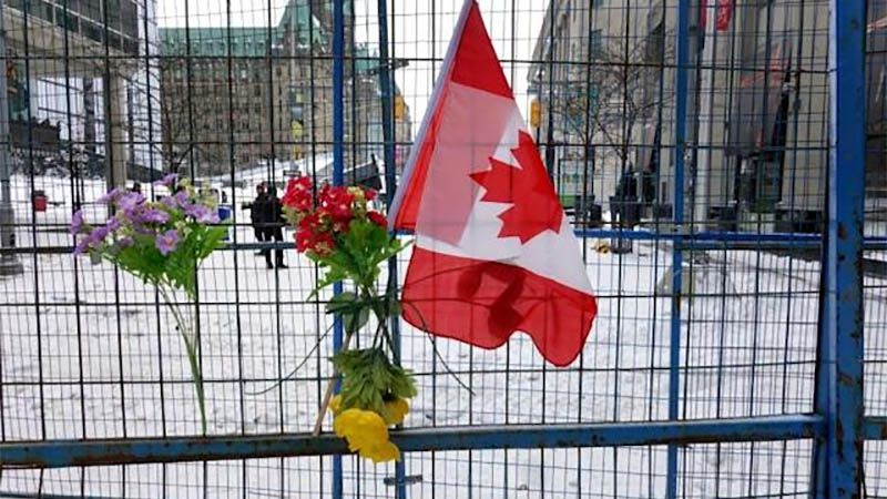 La polic&iacute;a recupera la capital de Canad&aacute; tras acabar con la protesta de camioneros