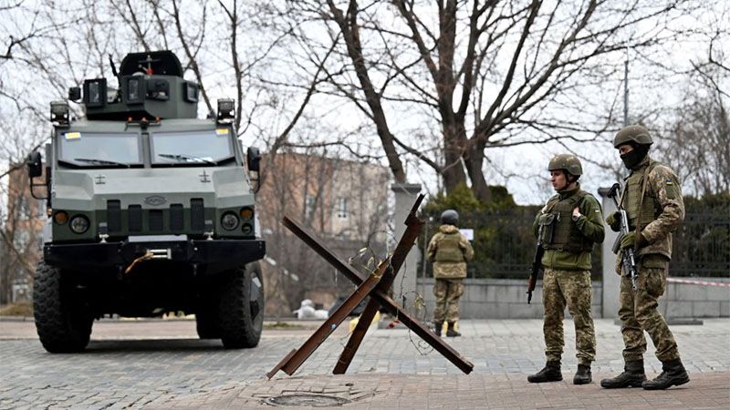 M&aacute;s de 150 militares ucranianos deponen las armas y se entregan a las fuerzas rusas