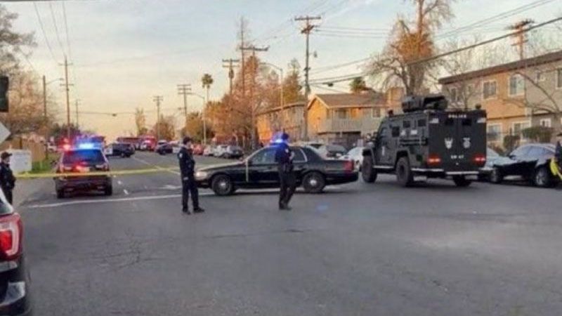 Un hombre mata a sus tres hijos y a otra persona a tiros y se suicida dentro de una iglesia en California