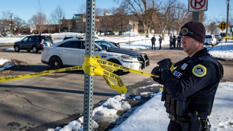 Un estudiante muerto y dos heridos en un tiroteo cerca de un instituto en Estados Unidos