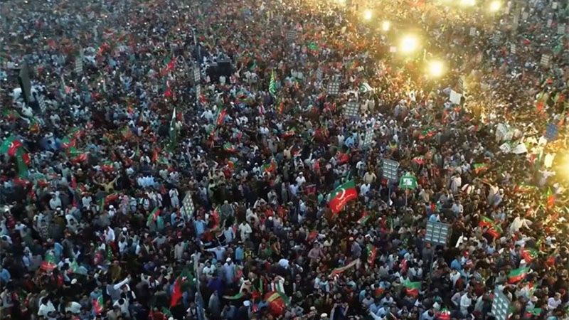 Multitudinarias manifestaciones en Pakist&aacute;n contra Estados Unidos y en apoyo a Imran Jan