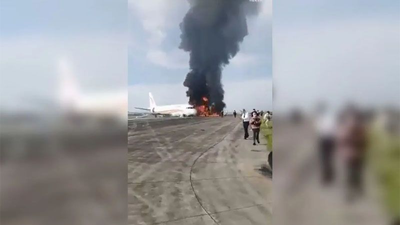 Un avi&oacute;n se sale de la pista y se incendia en el suroeste de China