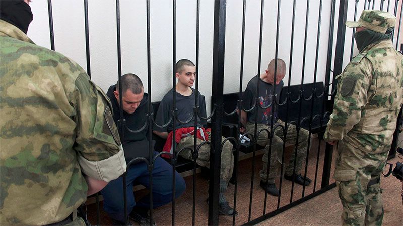 Tres mercenarios capturados en el este de Ucrania condenados a muerte tras un juicio en Donetsk