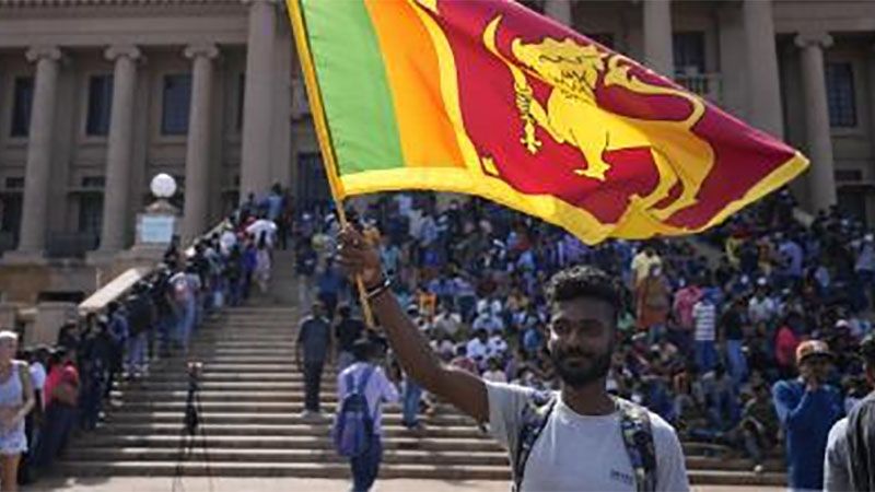 El presidente de Sri Lanka huye de su pa&iacute;s y busca refugio en Maldivas