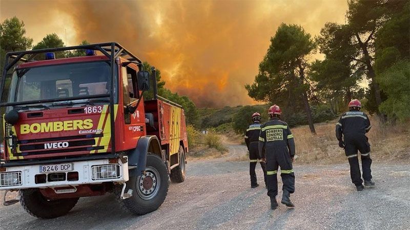 Un gran incendio en el este de Espa&ntilde;a se reaviva y amenaza un parque natural