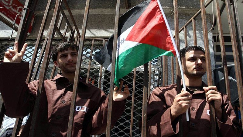 Prisioneros palestinos inician huelga de hambre colectiva