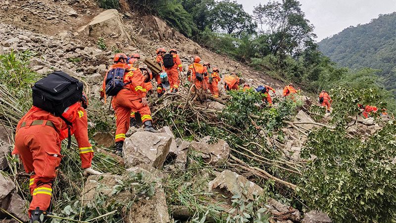 Los rescatistas siguen buscando sobrevivientes tras el terremoto que dej&oacute; 66 muertos en China