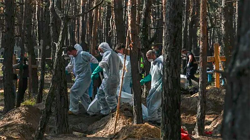 Rusia califica de &ldquo;mentiras&rdquo; las denuncias de Ucrania sobre cientos de cuerpos hallados en Izium