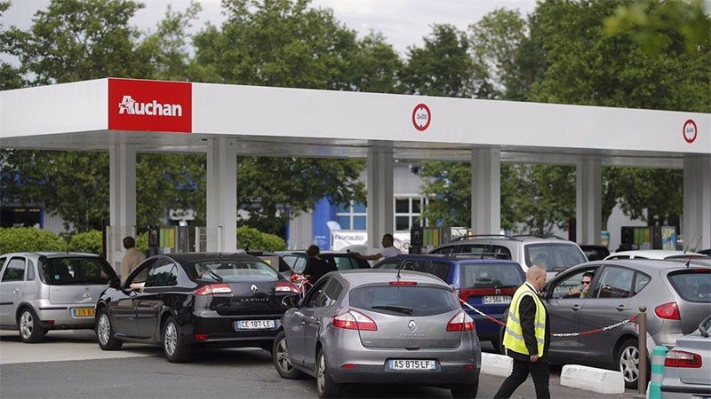 Largas colas en gasolineras francesas por falta de combustible