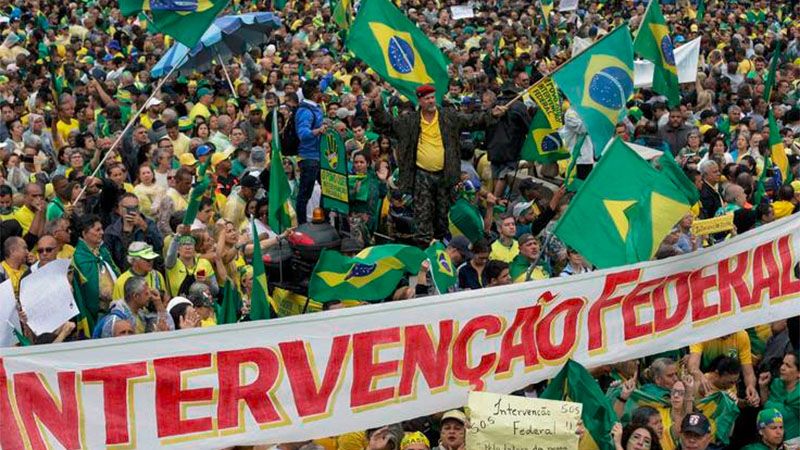Seguidores de Bolsonaro piden un golpe militar contra Lula