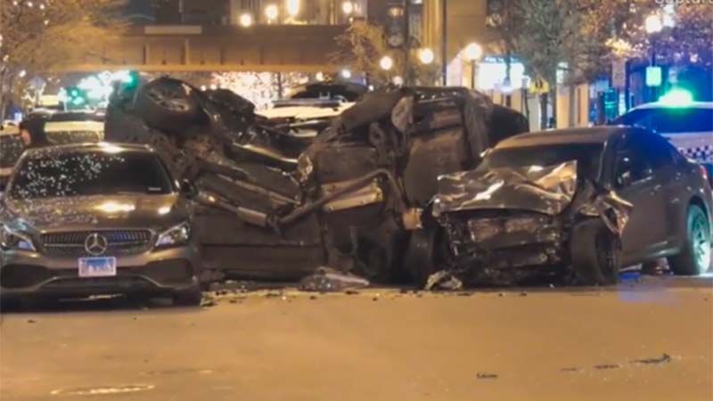 Mueren dos personas en un accidente de coche robado en Chicago