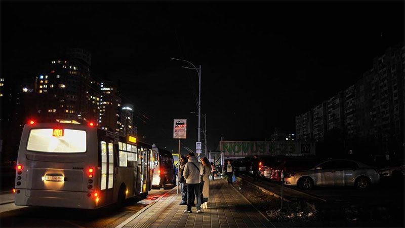 La mitad de la capital de Ucrania est&aacute; sin electricidad