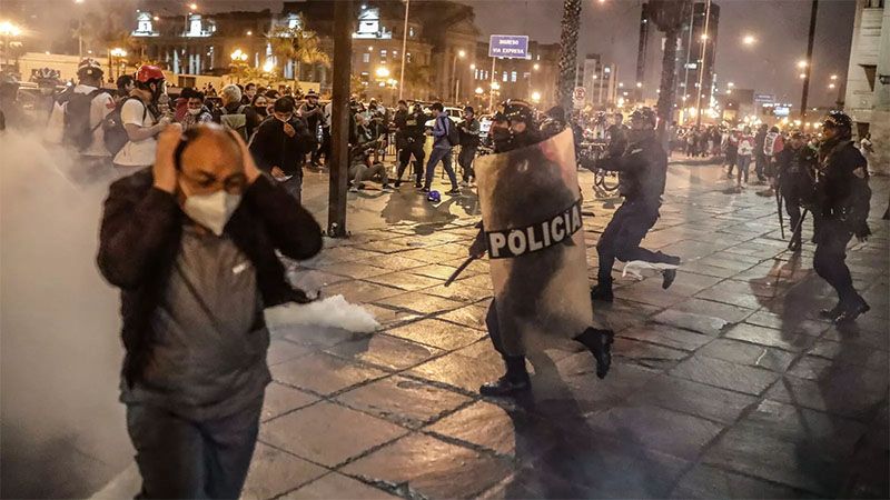 Nueve manifestantes muertos en el primer d&iacute;a de estado de emergencia en Per&uacute;