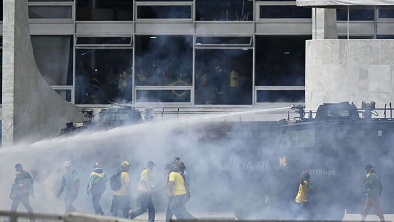 La Polic&iacute;a recupera el control de las sedes del Congreso, la Presidencia y el Supremo de Brasil