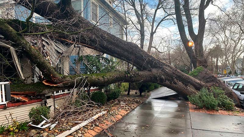 Aumentan a 17 los fallecidos por las tormentas invernales en California