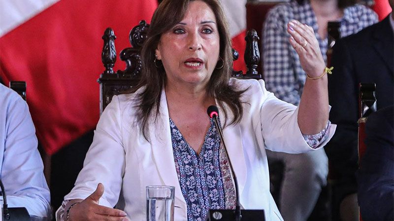 La presidenta de Per&uacute; pide perd&oacute;n pero no renunciar&aacute;