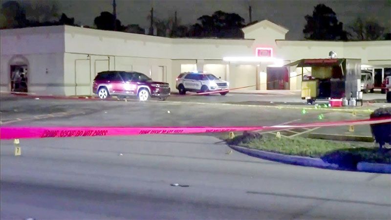 Un muerto y cuatro heridos por tiroteo a la salida de un club nocturno en Texas