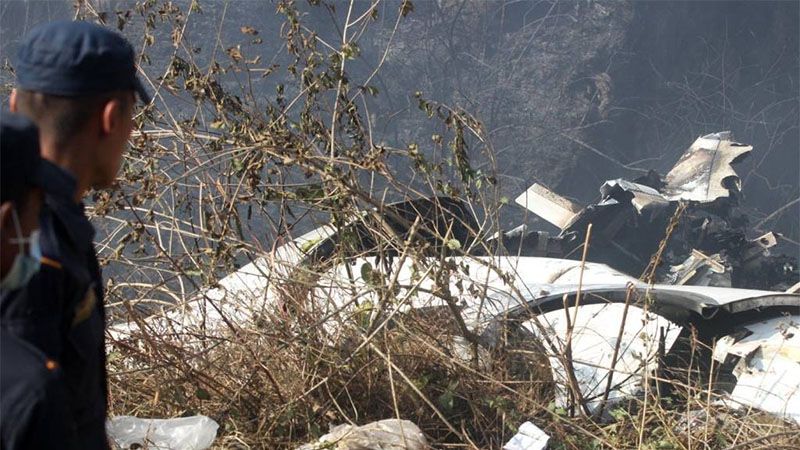 Los equipos de rescate hallan las cajas negras del avi&oacute;n siniestrado en Nepal