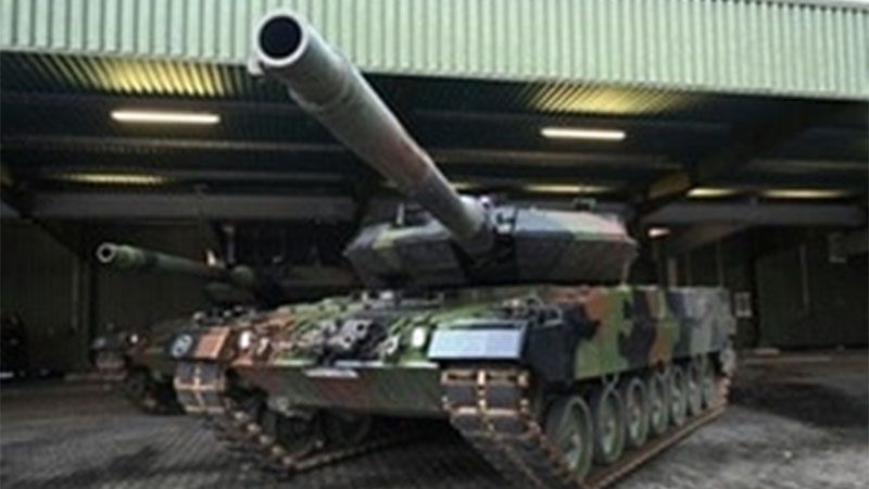 Alemania muestra los tanques que entregará a Ucrania