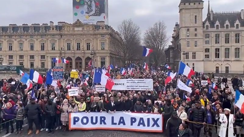 Manifestantes franceses exigen salir de la OTAN y la renuncia de Macron