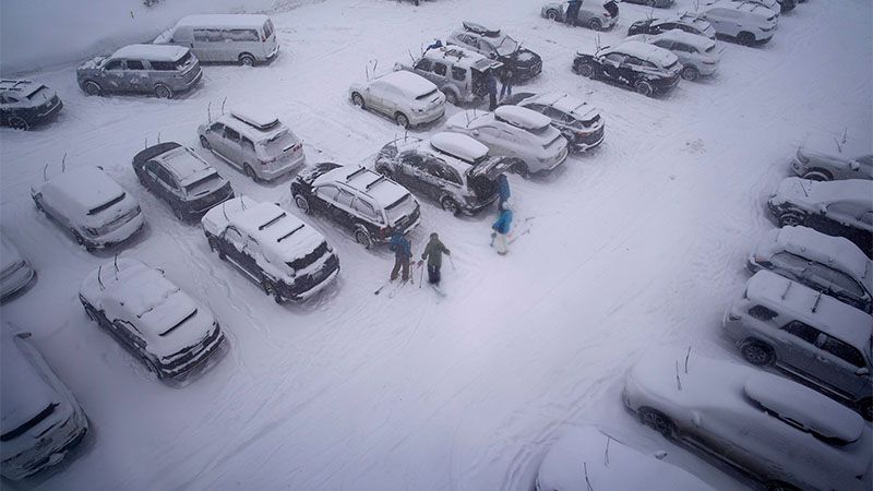 Apagones en California por una inusual tormenta de lluvia y nieve