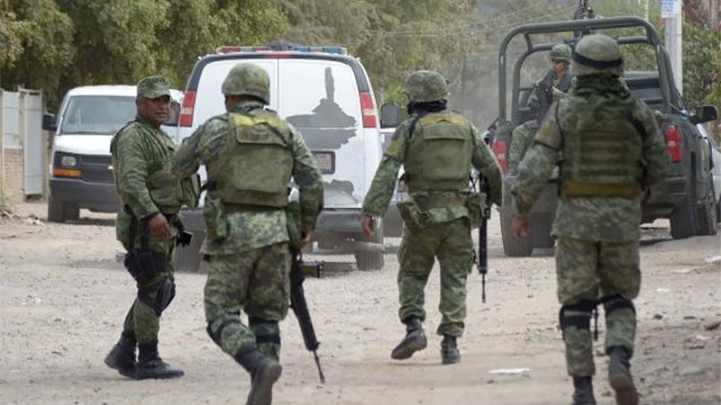 Enfrentamiento entre militares y sicarios en centro de M&eacute;xico deja siete muertos