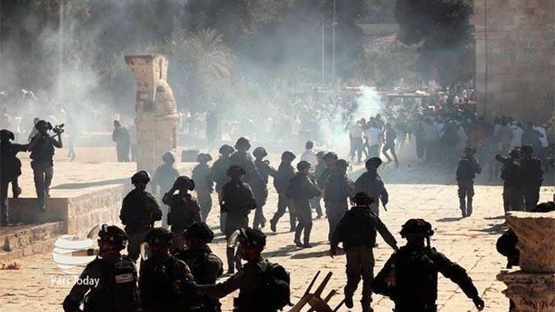 Fuerzas israel&iacute;es atacan a palestinos dentro de la Mezquita Al-Aqsa