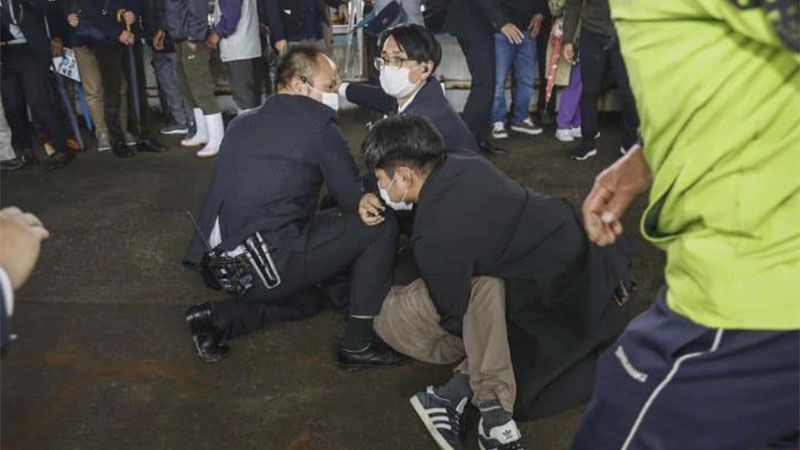 Intentan asesinar al primer ministro japon&eacute;s