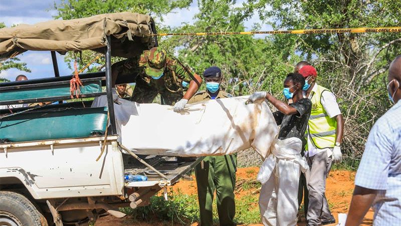 Ascienden a 90 los cad&aacute;veres hallados en terrenos usados por una secta cristiana en el norte de Kenia