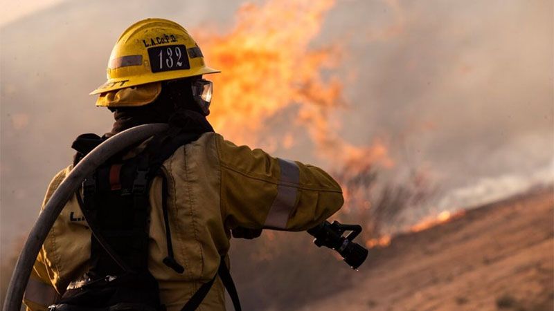 Muere un segundo bombero en los incendios forestales de Canad&aacute;