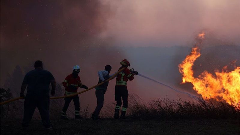 Al menos nueve bomberos y cuatro civiles heridos por los incendios en Portugal