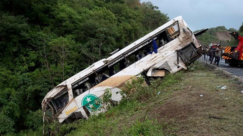 M&aacute;s de 18 muertos por un accidente de autob&uacute;s en Nayarit