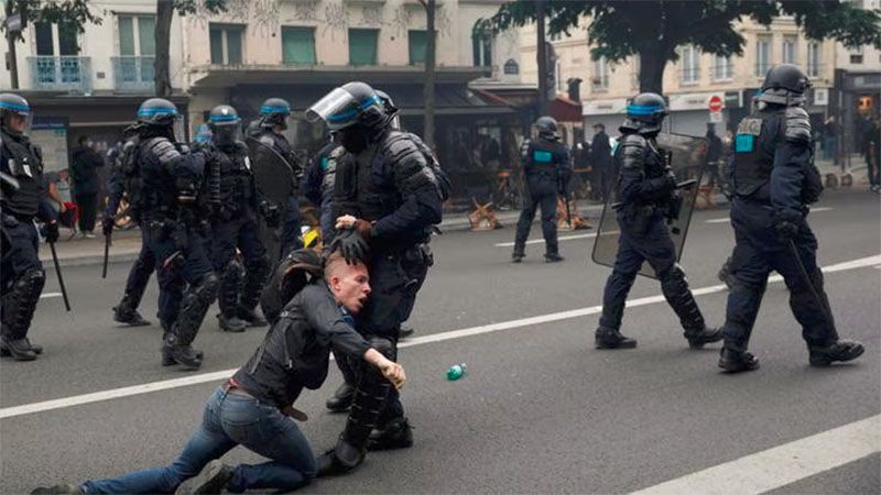 Detienen en Francia a cinco polic&iacute;as por muerte de joven