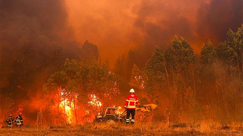 El fuego arrasa miles de hect&aacute;reas de Portugal y deja cerca de 1.500 evacuados