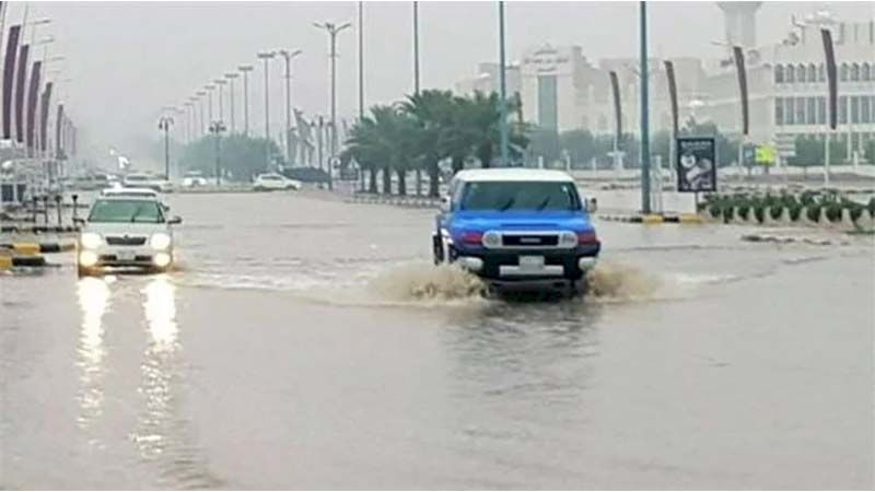 Alerta roja por la fuerte tormenta que golpea a Arabia Saudita