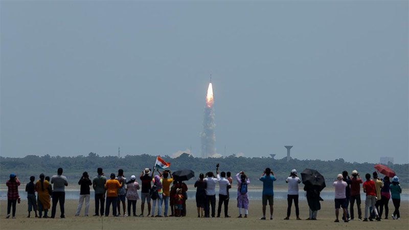 La India lanza su primera misión espacial para estudiar el Sol